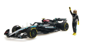 MERCEDES AMG W15 LEWIS HAMILTON LAST RACE MERCEDES ABU DHABI GP 2024 WITH FIGURINE